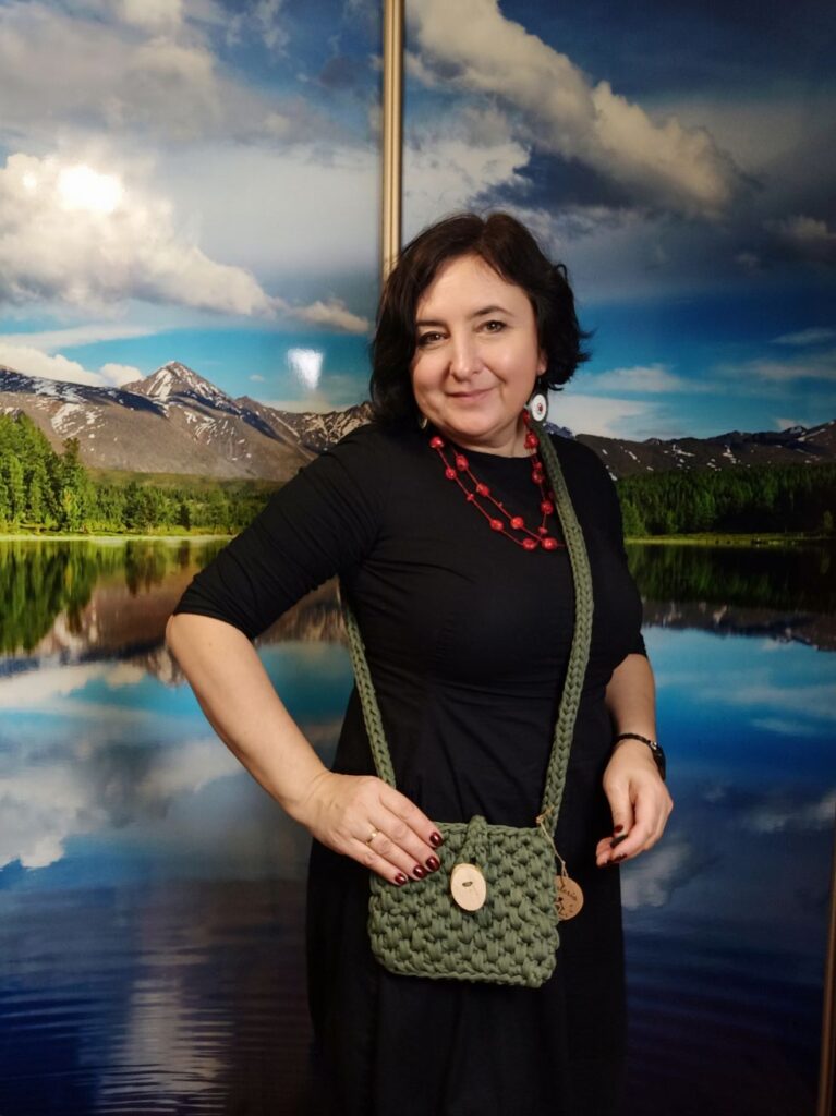 Beata OIeksiewicz twórca marki Galeria pod Strzechą i jej pierwszy pomysł na biznes artystyczny torebka ze sznurka